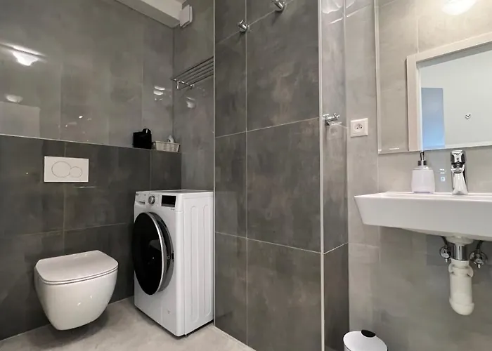 Air Conditioned 1 Vienna Gate, 2 Апартаменты *